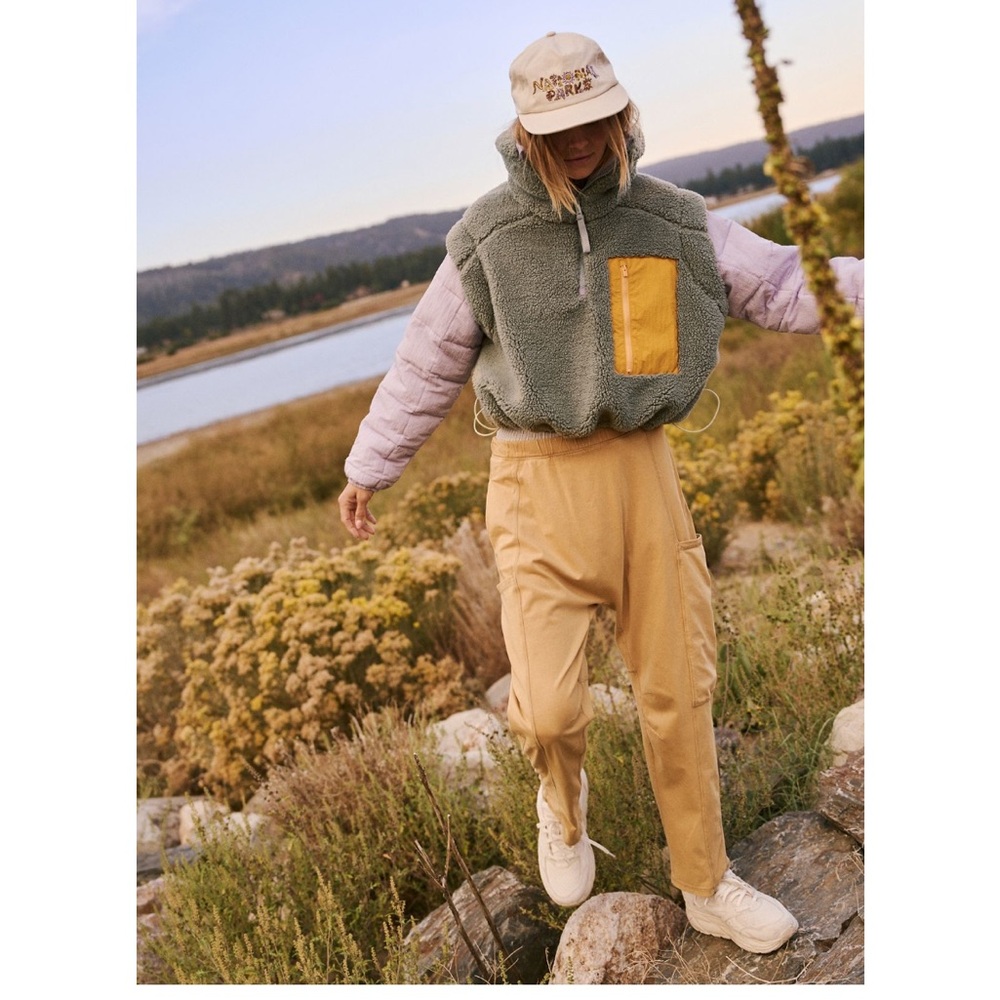 FP scenic route color block 1/2 zip